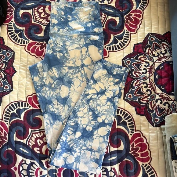 Blue and White diamond dye lulu leggings - Picture 2 of 9